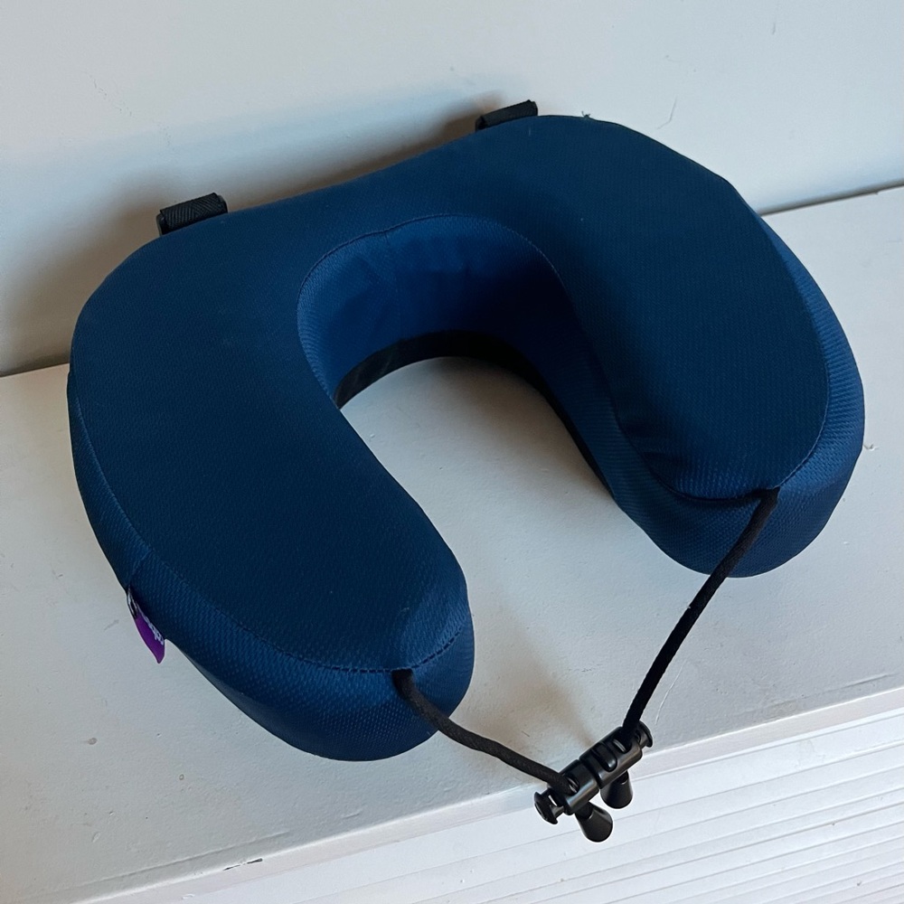 Cabeau Travel Neck Memory foam Support Pillow - Picture 4 of 9